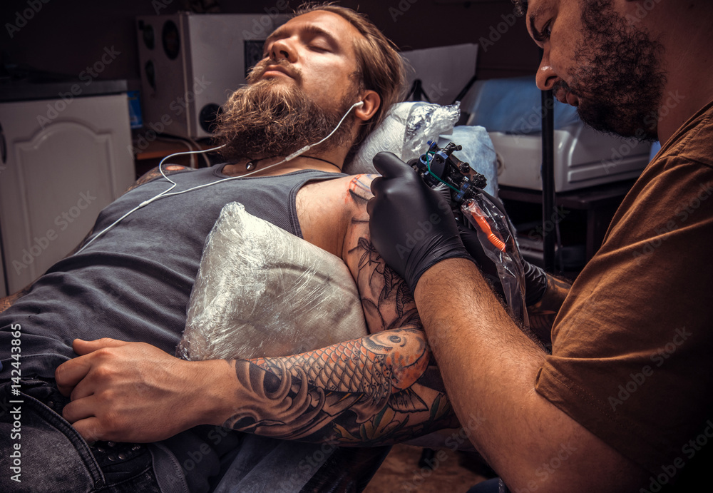 How does your tattoo artist manage your Tattoo Pain while tattooing?
