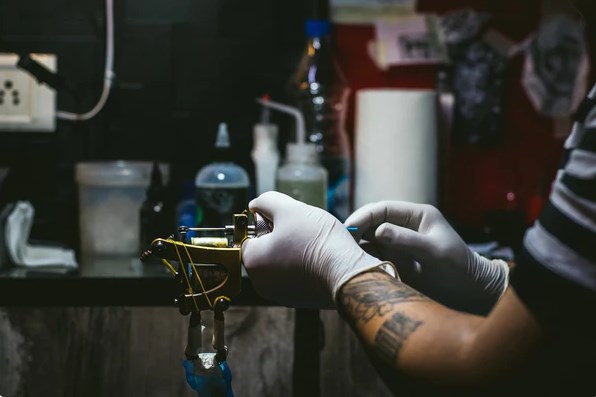 When Did Innovation Meet Artistry? Explore the Evolution of Professional Tattoo Guns!