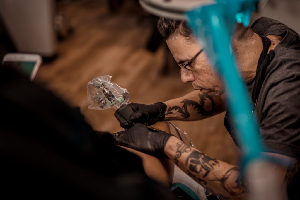 How Do Pro Artists Achieve Tattoo Mastery with Cutting-Edge Coil Tattoo Machines?